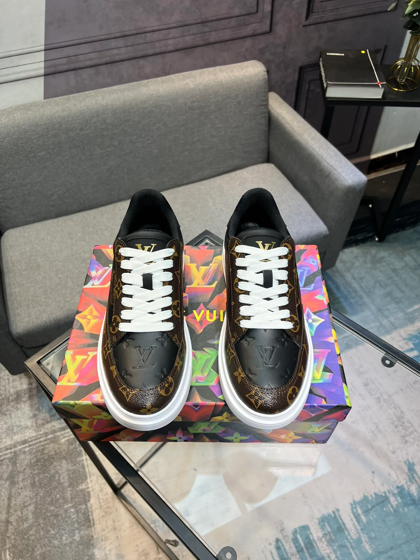 Men's Men's Shoes 💰540 LV Louis Vuitton. The latest fashionable casual shoes are popular in physical stores. The new spring and summer comfortable imported custom patent leather plus cowhide, cowhide mesh, and unique jacquard fabric element design. With sheepskin lining, Lv original base, [sun][sun] high-end packaging and high quality💪Details determine quality, welcome to compare🇮🇹Code number 38-44, 45 can be customized